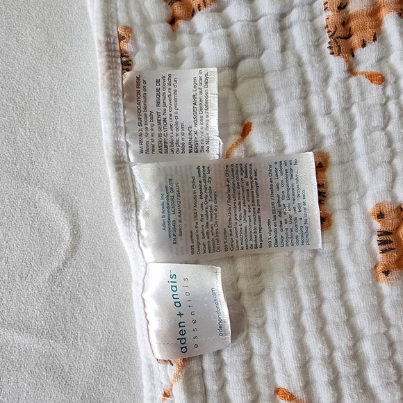 aden + anais Essentials Cat Print Blanket - Picture 2 of 5